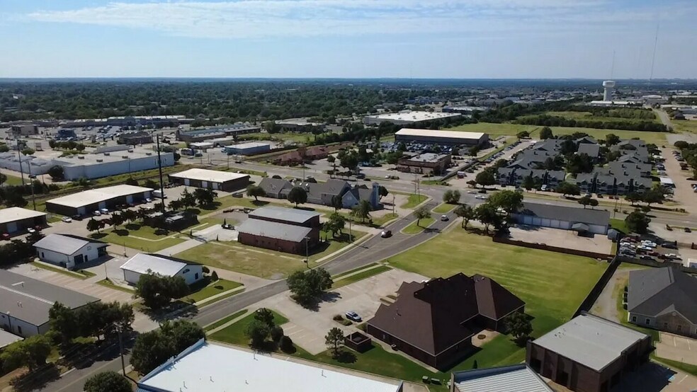 More Photos Of 1425 S Fretz Ave, Edmond Office For Sale