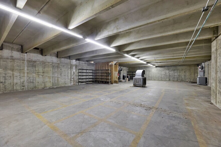 More Photos Of 11209 W Kellogg, Wichita Auto Dealership For Sale