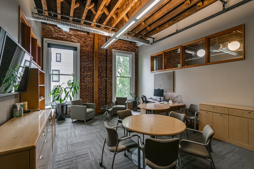 More Photos Of 70 NW Couch St, Portland Office For Sale