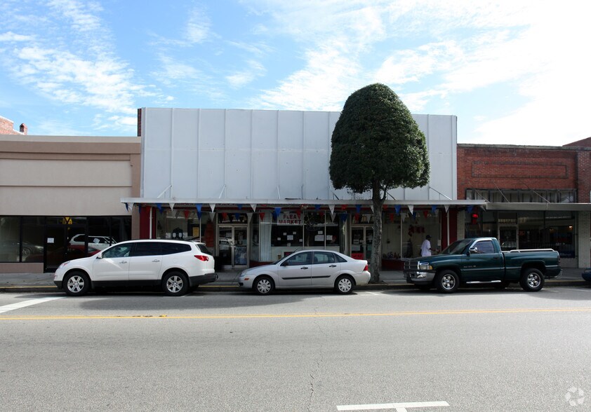 More Photos Of 117 S Main St, Red Springs Storefront For Sale