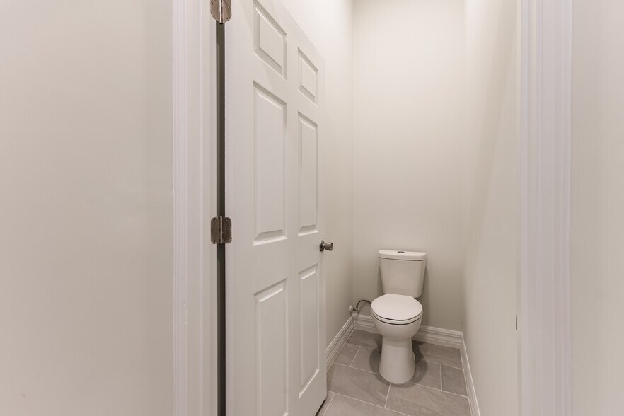 More Photos Of 8359 Stringfellow Rd, Saint James City Medical For Lease