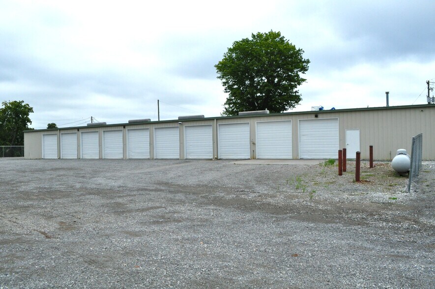 More Photos Of 2333 W Emory Rd, Powell Industrial For Sale