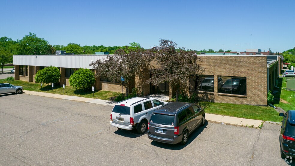 More Photos Of 28124 Orchard Lake Rd, Farmington Hills Medical For Lease
