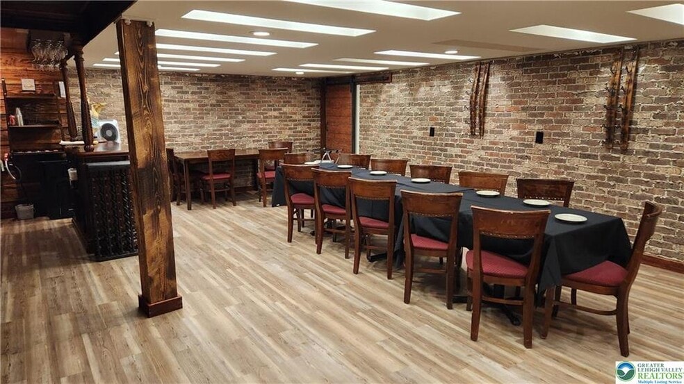 More Photos Of 874 Pa-903, Jim Thorpe General Retail For Sale