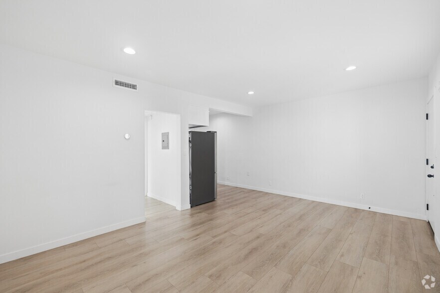 More Photos Of 7323 Valmont St, Tujunga Apartments For Sale