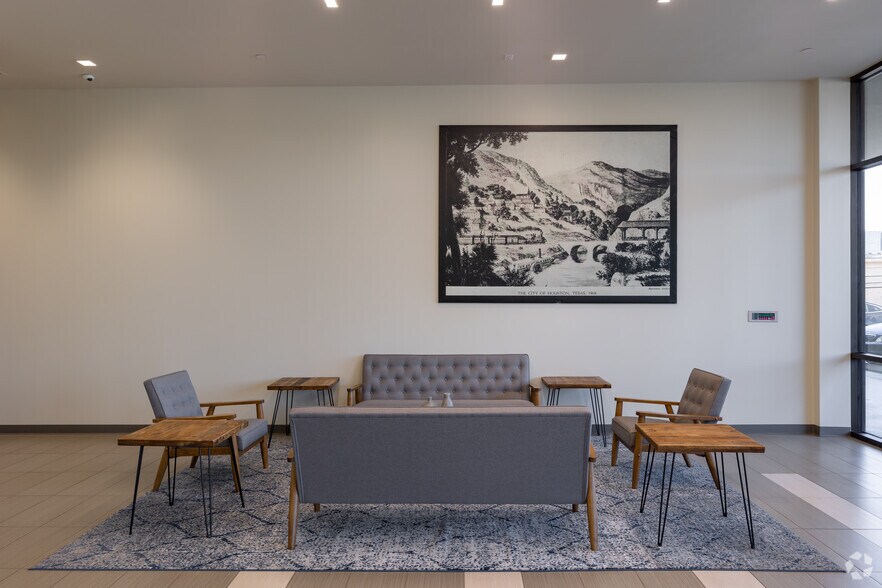 More Photos Of 8917 Louetta Rd, Spring Office For Lease