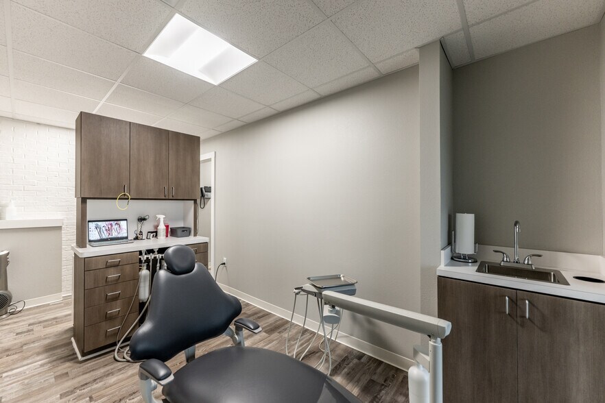 More Photos Of 2402 Sam Houston Ave, Huntsville Medical For Sale