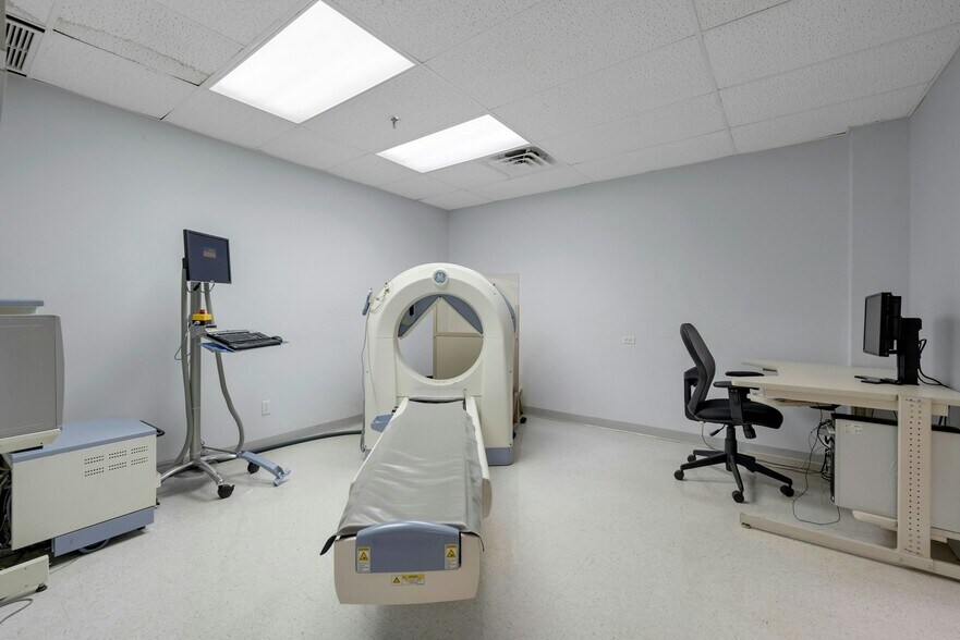 More Photos Of 970 N Broadway, Yonkers Medical For Lease