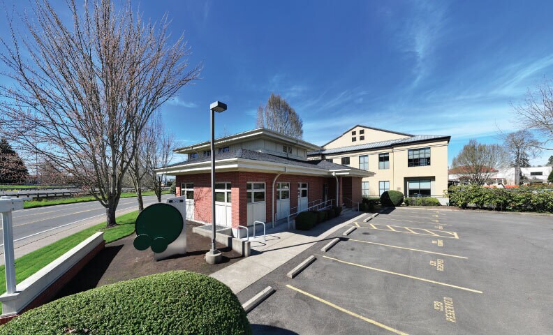 More Photos Of 939 Willagillespie Rd, Eugene Medical For Lease