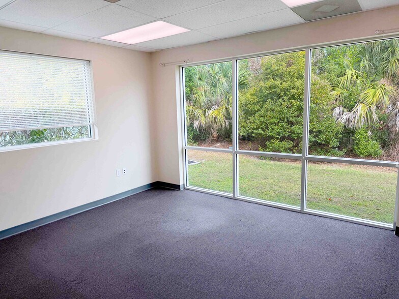 More Photos Of 651 W Warren Ave, Longwood Unknown For Lease