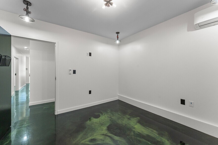 More Photos Of 2988 George Washington Memorial Hwy, Hayes Office For Sale