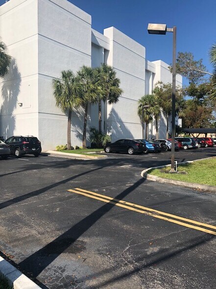 More Photos Of 10700 Caribbean Blvd, Miami Loft Creative Space For Lease