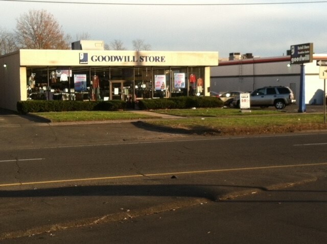 More Photos Of 2369 Dixwell Ave, Hamden Freestanding For Lease