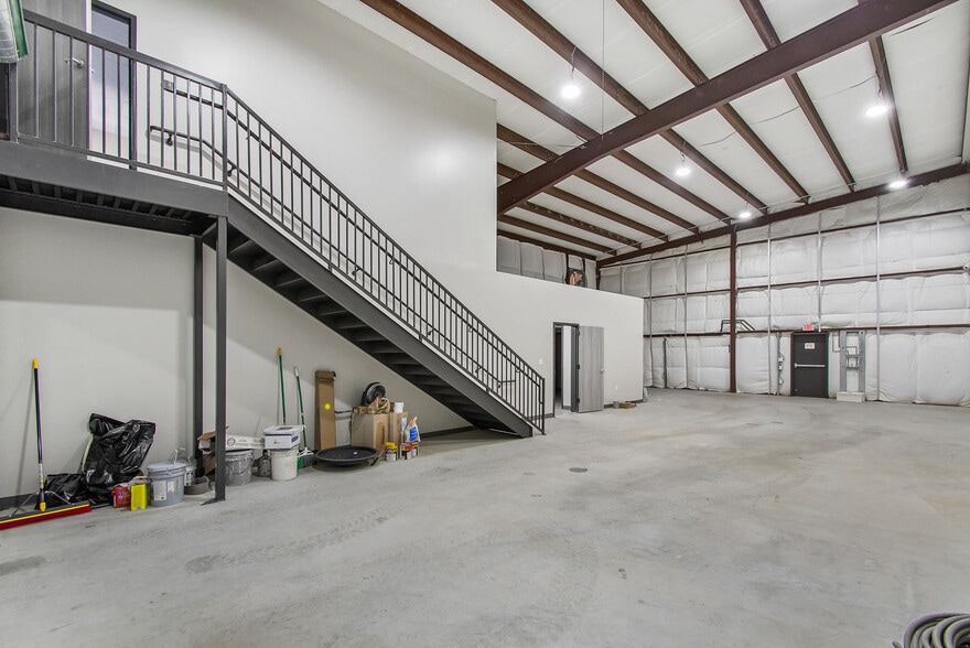 More Photos Of 4018 Ocee St, Houston Manufacturing For Lease