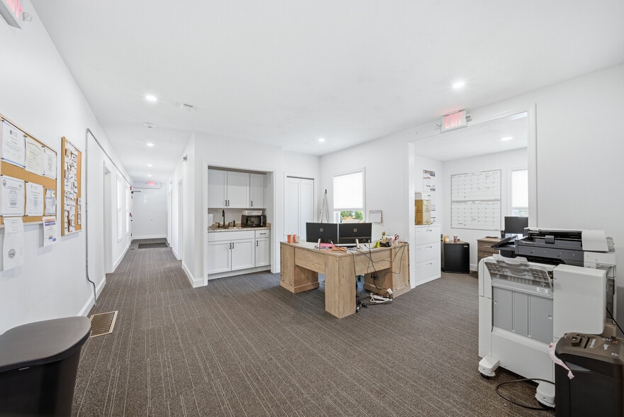 More Photos Of 367 Main St, Oxford Office For Sale