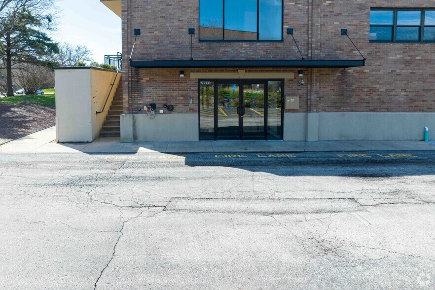 More Photos Of 20080 Governors Dr, Olympia Fields Office For Sale