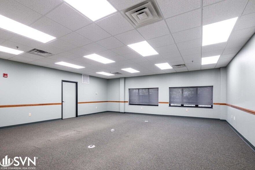 More Photos Of 440 Greendale Rd, Lexington Warehouse For Lease