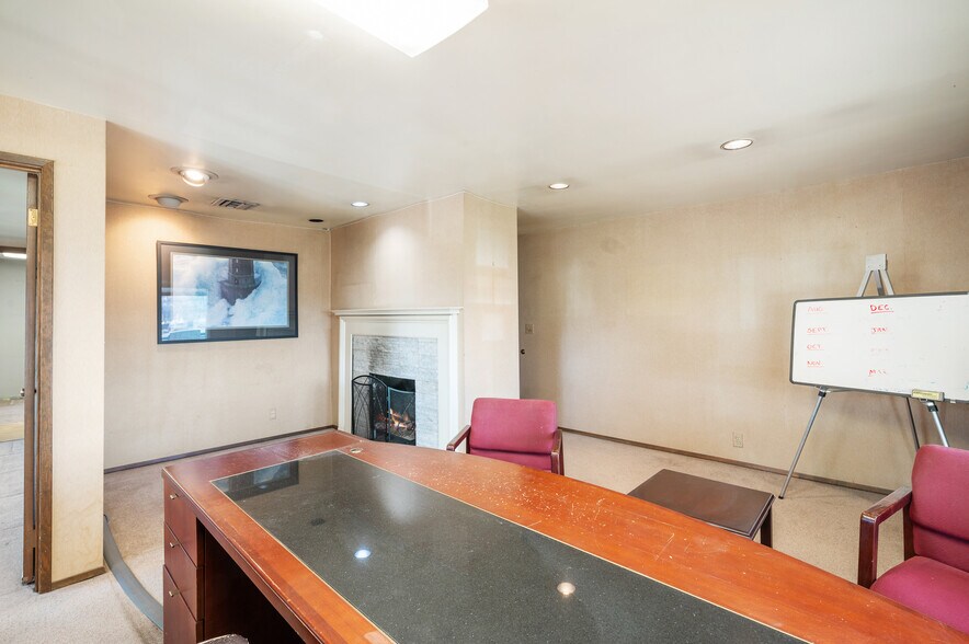 More Photos Of 207 Edgar St, Seattle Office For Sale