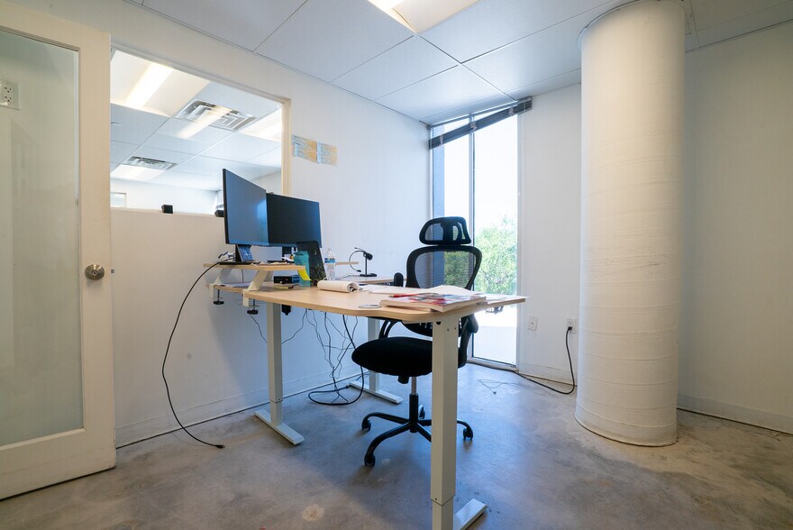 More Photos Of 4300 Biscayne Blvd, Miami Office Residential For Lease