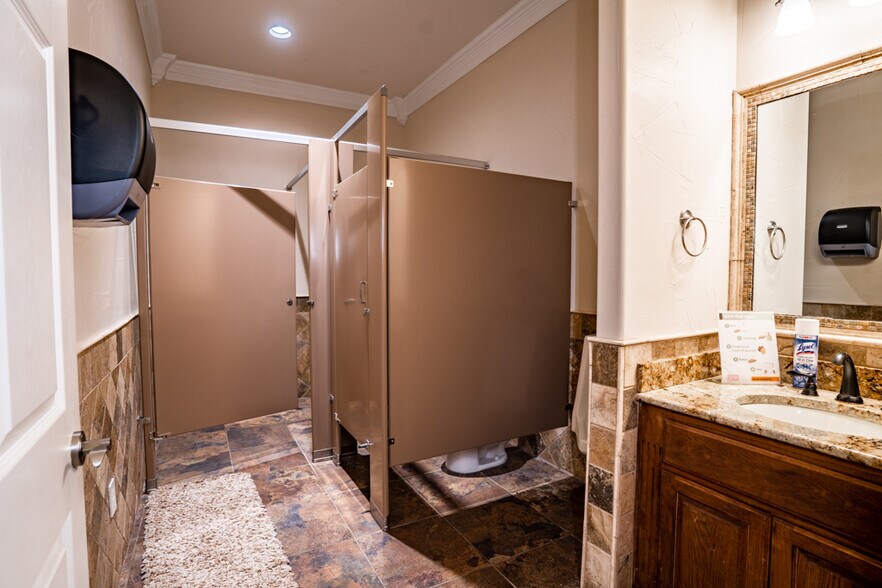 More Photos Of 8475 County Road 156, Kaufman Office For Sale