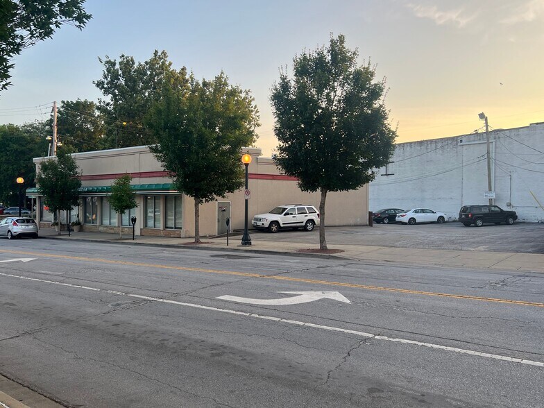 More Photos Of 115 S 1st St, Champaign Flex For Sale