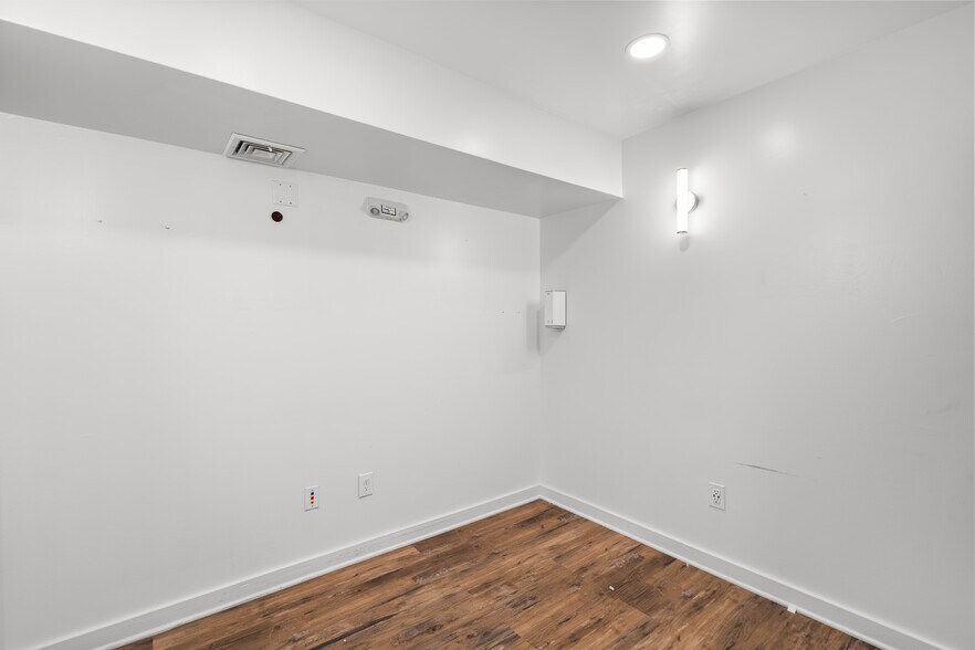 More Photos Of 263 Grand St, Jersey City Apartments For Lease