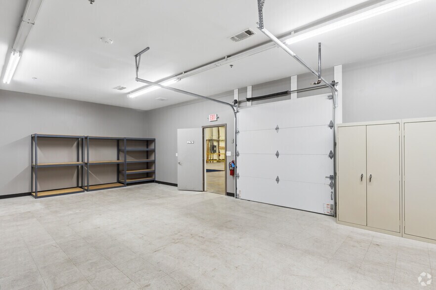 More Photos Of 1716 Shady Oaks Dr, Denton Warehouse For Lease