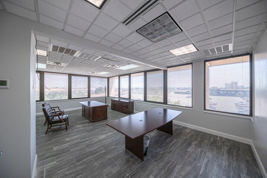 More Photos Of 125 W Missouri Ave, Midland Office For Lease