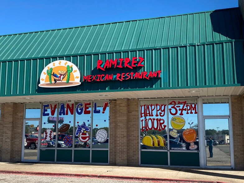 More Photos Of 6713, 6715, 672 Pines Rd. Rd, Shreveport General Retail For Sale