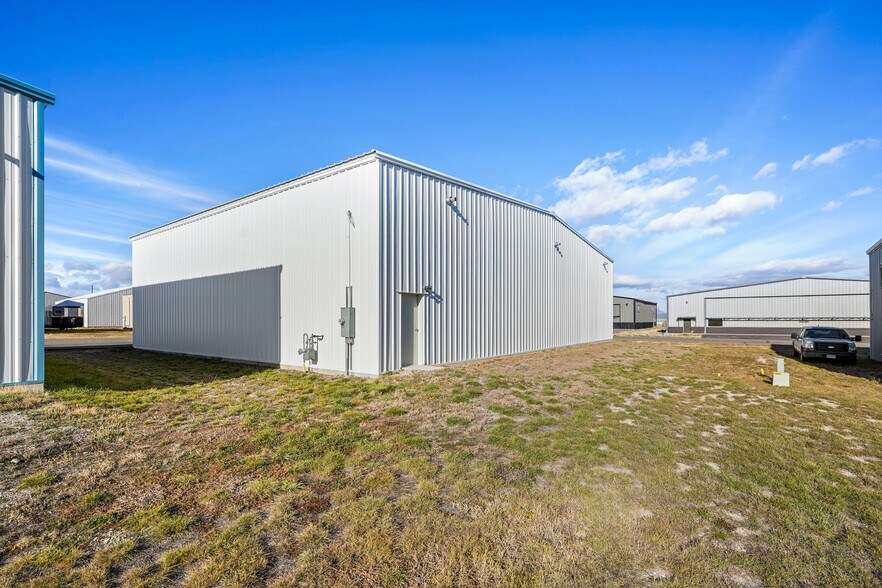 More Photos Of 3229 Airport Rd, Helena Airplane Hangar For Sale