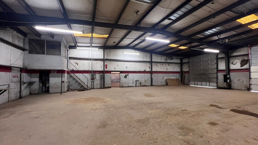 More Photos Of 3419 E Broadway Ave, North Little Rock Service For Lease