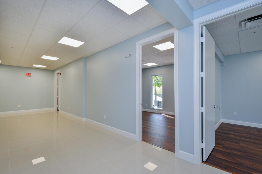 More Photos Of 2401 1st St, Fort Myers Office Residential For Lease