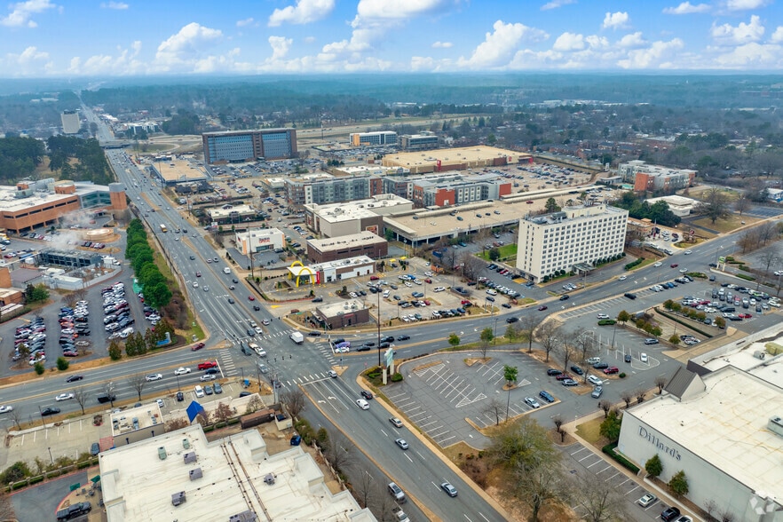 More Photos Of 6115 W Markham St, Little Rock Apartments For Lease