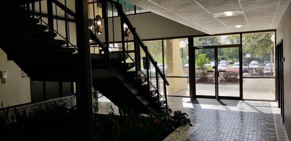 More Photos Of 5104 N Orange Blossom Trl, Orlando Office Residential For Lease