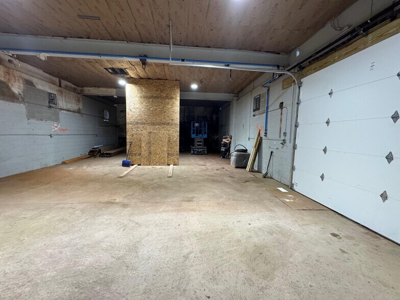 More Photos Of 7 Ruscitti Rd, New Windsor Township Flex For Lease