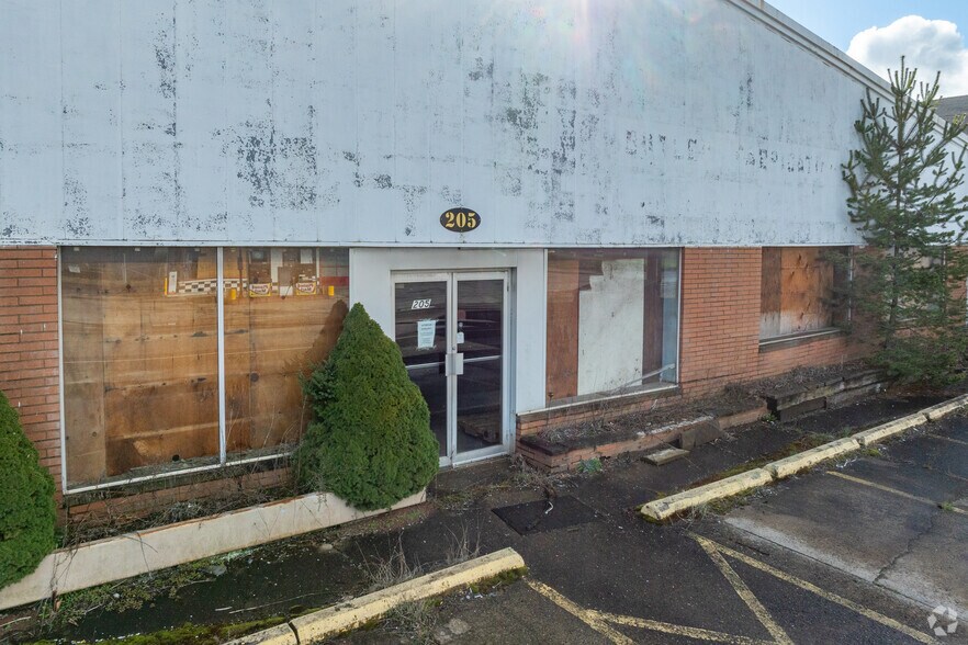 More Photos Of 205 Kittanning St, Butler Warehouse For Sale