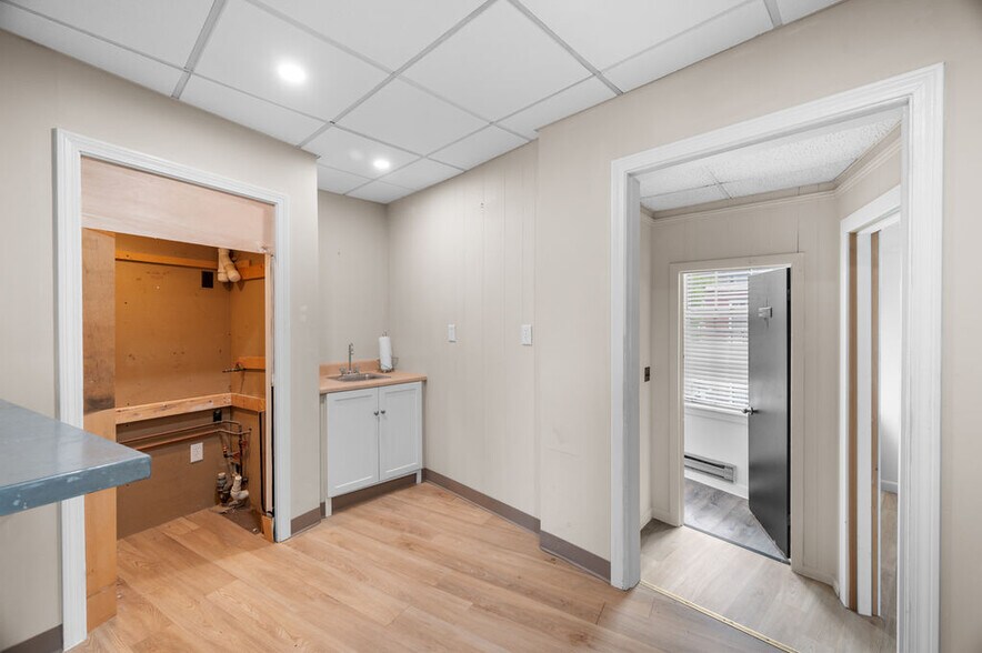 More Photos Of 54 Pleasant St, Newburyport Storefront Retail Office For Lease