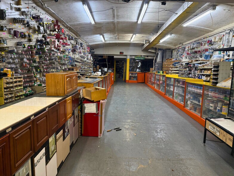 More Photos Of 828 E 160th St, Bronx Warehouse For Lease