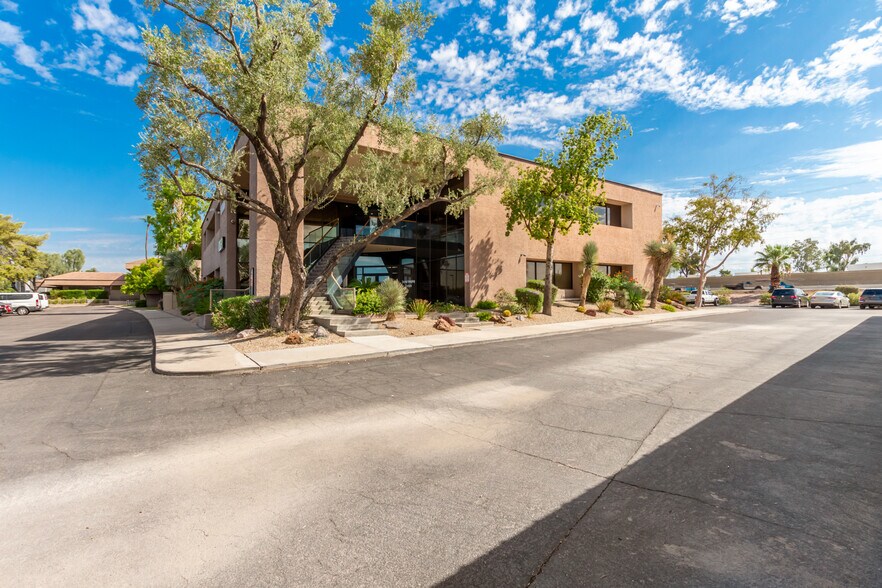 More Photos Of 15600-15650 N Black Canyon Hwy, Phoenix Office For Lease