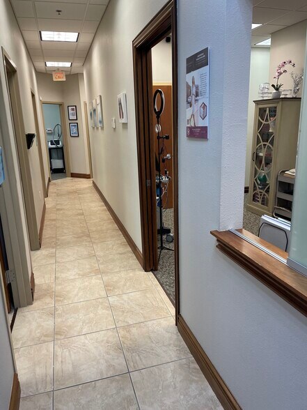 More Photos Of 14090 Metropolis Ave, Fort Myers Medical For Lease
