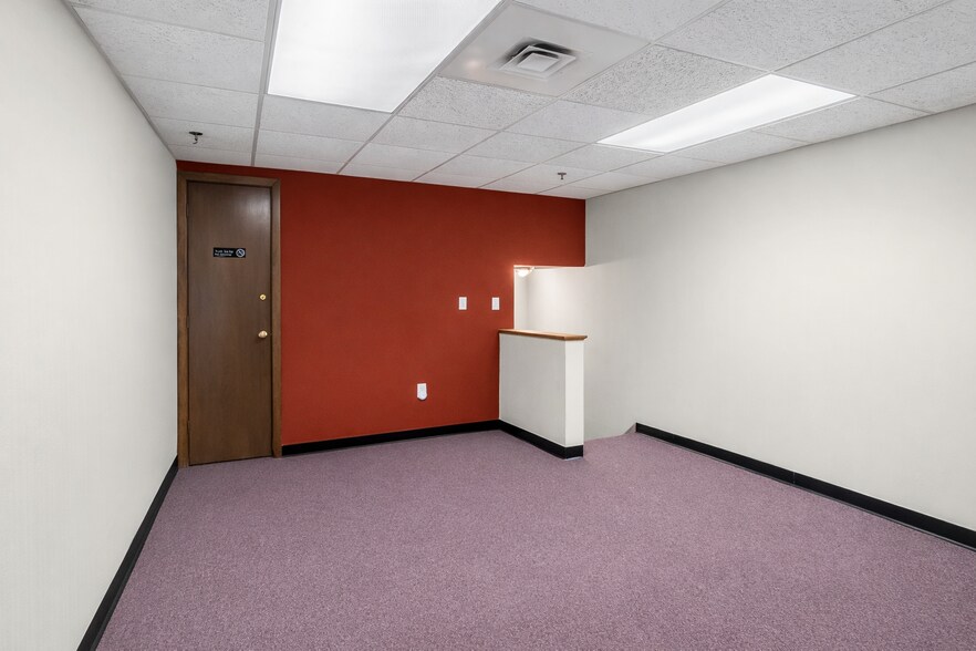 More Photos Of 464-468 Essex St @ Hampshire st, Lawrence Office For Sale