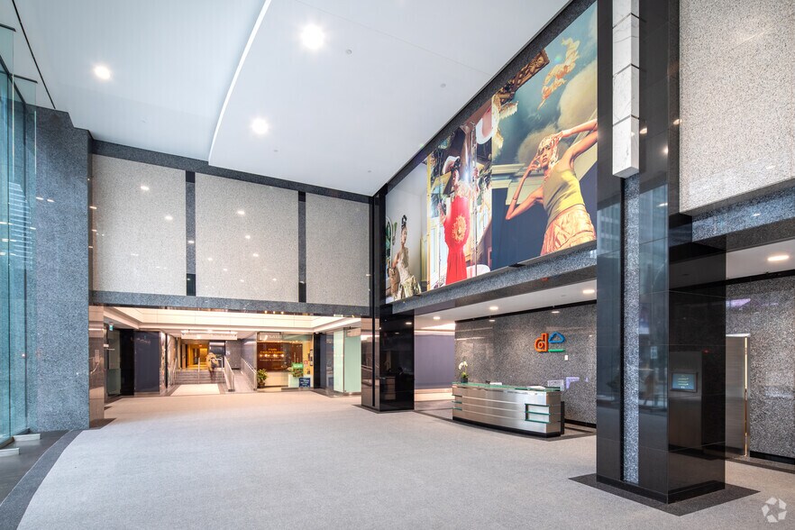 More Photos Of 150 York St, Toronto Office For Lease