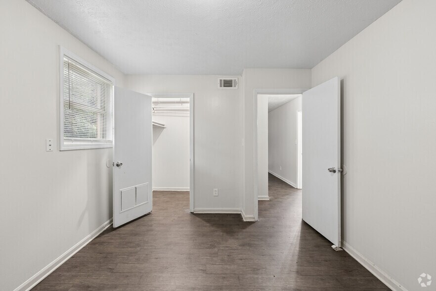 More Photos Of 1328-1345 Devonport Dr, Lexington Apartments For Sale
