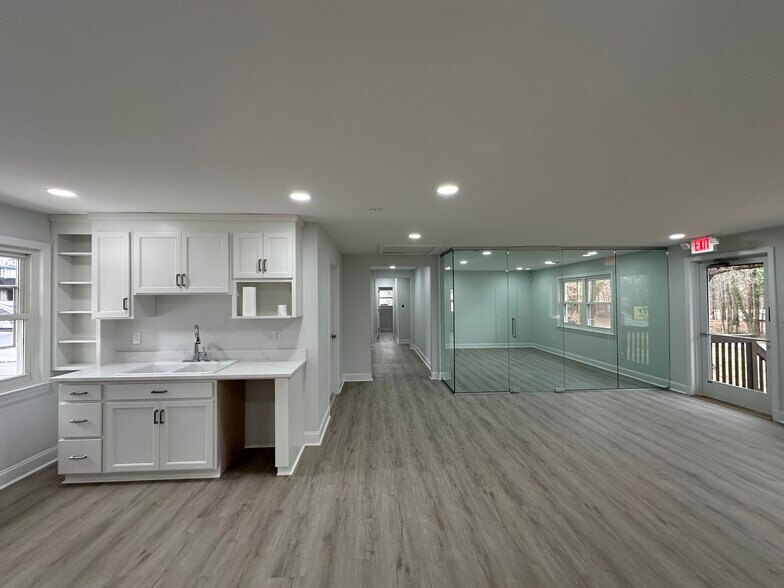 More Photos Of 679 Oakridge Farm Hwy, Mooresville Office For Lease