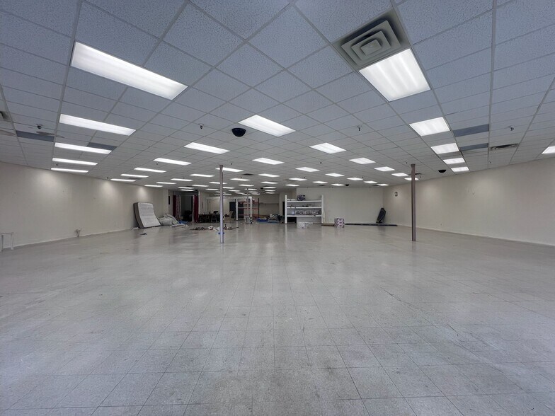 More Photos Of 8078 Morgan Cir S, Bloomington General Retail For Lease