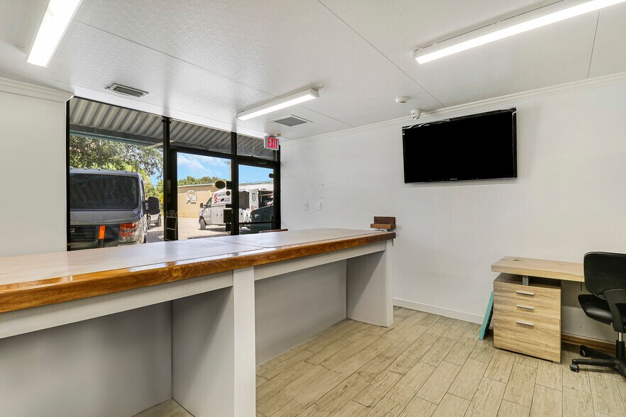 More Photos Of 1660 Cypress Dr, Jupiter Warehouse For Sale