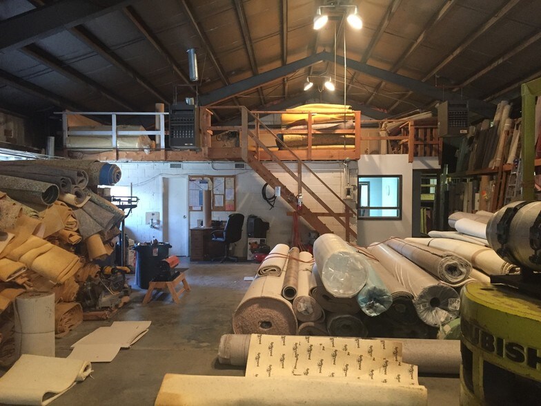 More Photos Of 28 S Main St, Voorheesville Warehouse For Lease