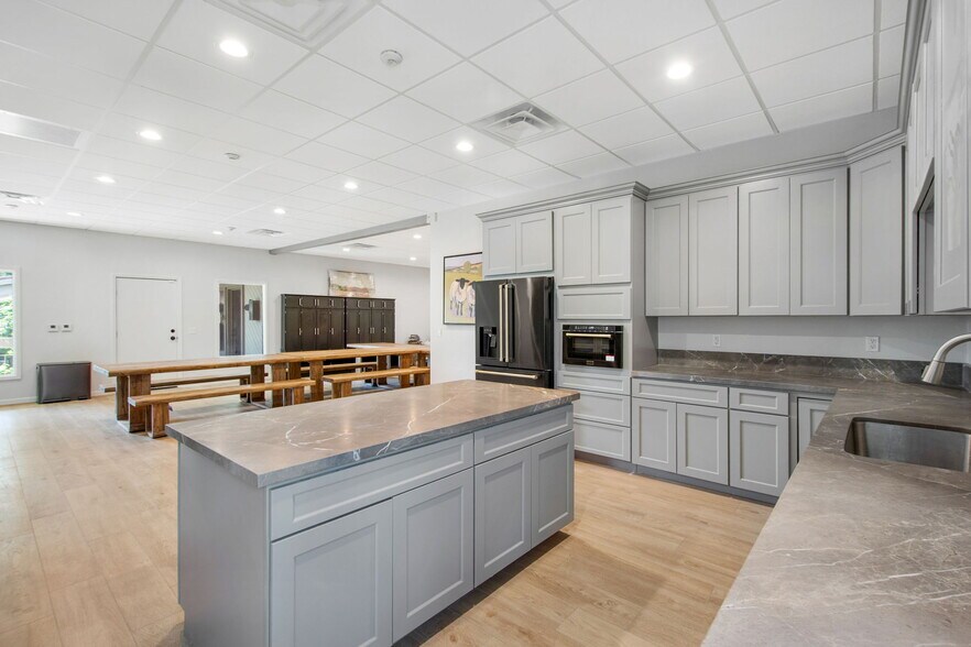 More Photos Of 14101 Yorba St, Tustin Office For Sale