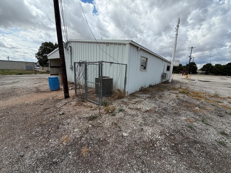 More Photos Of 3917 1st St, Abilene General Retail For Lease