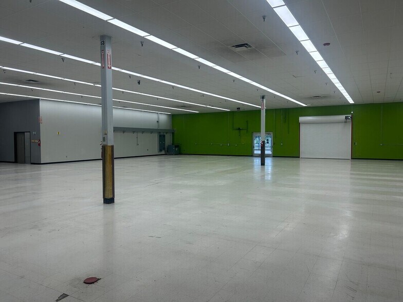 More Photos Of 300 W Valley View Rd, Talent Industrial For Lease